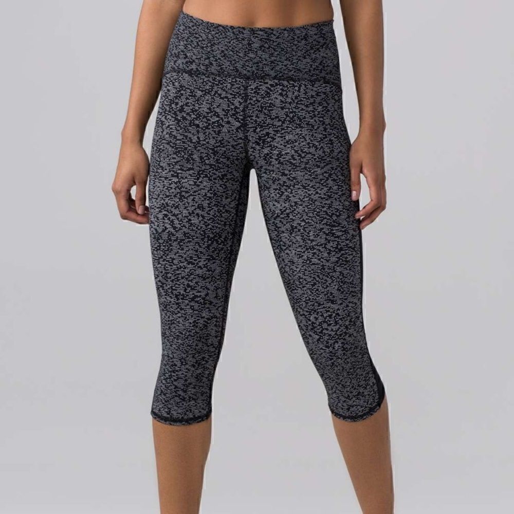 LULULEMON Train Time Crop 17” Soundwave White Black Black Women’s Size 4